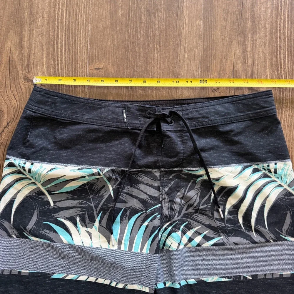 O'Neill Hyperfreak Board Shorts Mens 34 Black Teal Tropical Palm Swim Surf